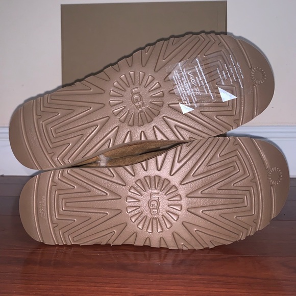 Ugg Australia Women’s Classic Short Sean Boots - Picture 6 of 6